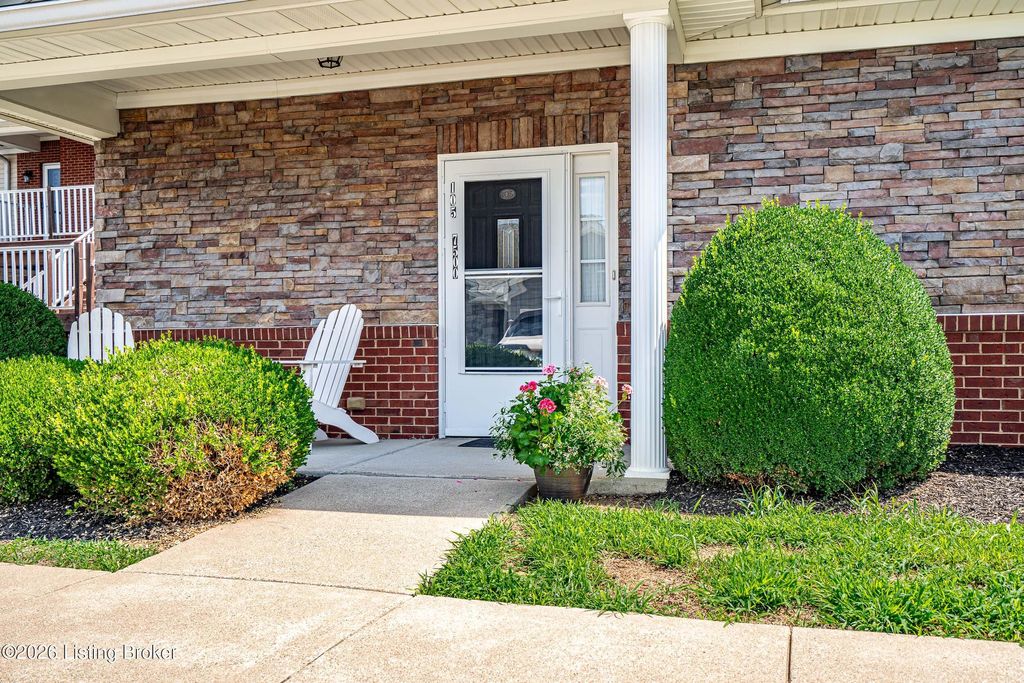 Photo of 7500 Autumn Pointe Dr #105, Louisville, KY 40214 (MLS # 1719029)