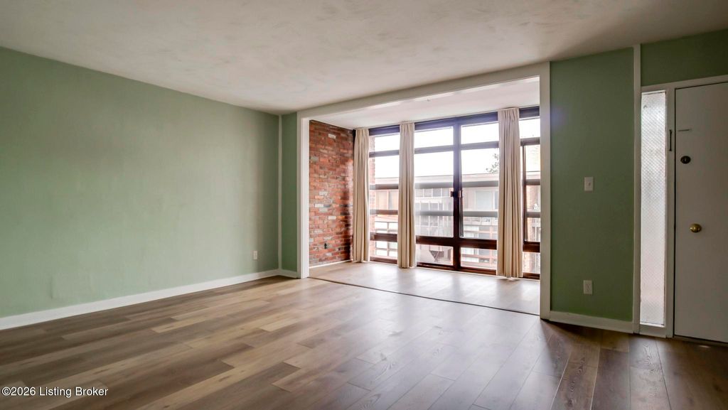 Photo of 1040 Cherokee Rd #APT E5, Louisville, KY 40204 (MLS # 1709333)