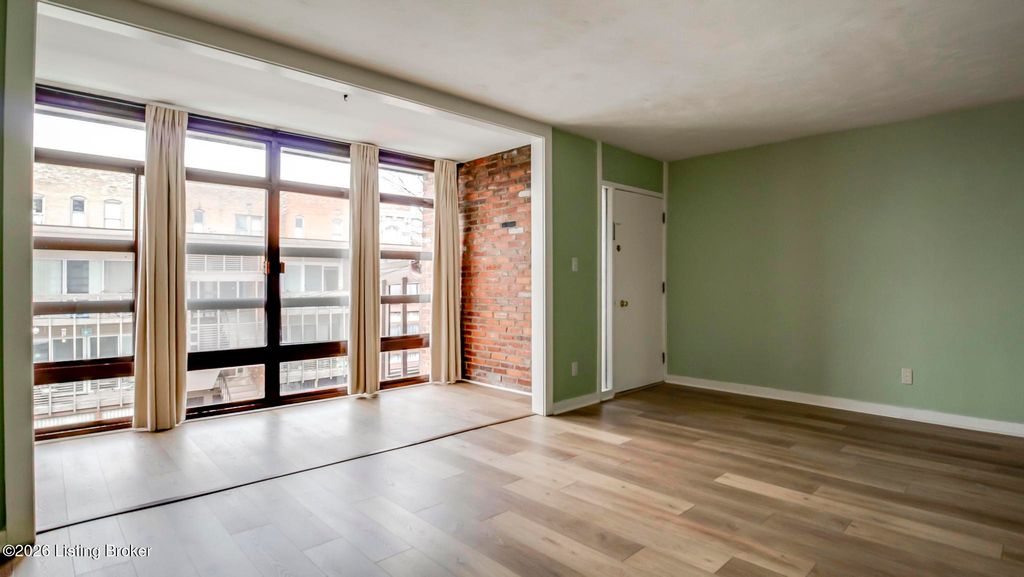 Photo of 1040 Cherokee Rd #APT E5, Louisville, KY 40204 (MLS # 1709333)