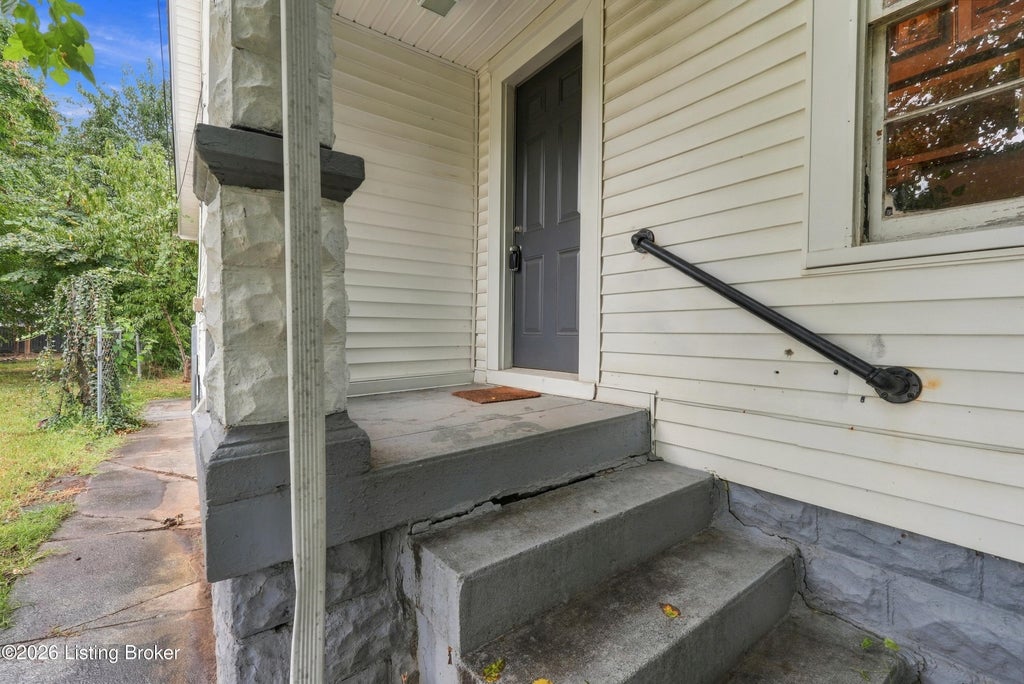 Photo of 2910 Garfield Ave, Louisville, KY 40212 (MLS # 1729166)