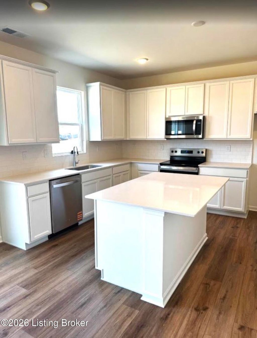 Photo of 16811 Aiken Rdg Cir, Louisville, KY 40245 (MLS # 1713573)