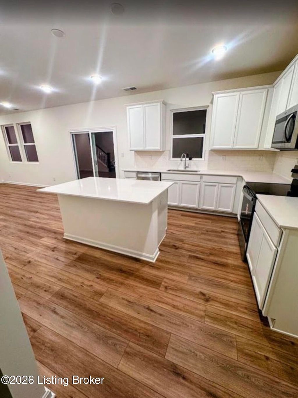 Photo of 16811 Aiken Rdg Cir, Louisville, KY 40245 (MLS # 1713573)