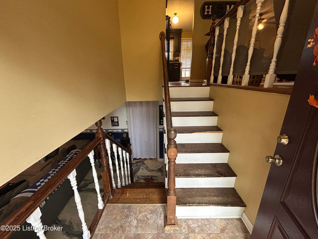 Photo of 101 Jackie St, Elizabethtown, KY 42701 (MLS # 1701961)