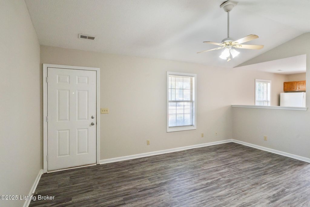 Photo of 4239 Grantline View Ct, New Albany, IN 47150 (MLS # 1715207)