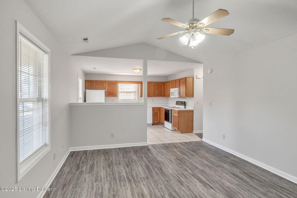 Photo of 4239 Grantline View Ct, New Albany, IN 47150 (MLS # 1715207)