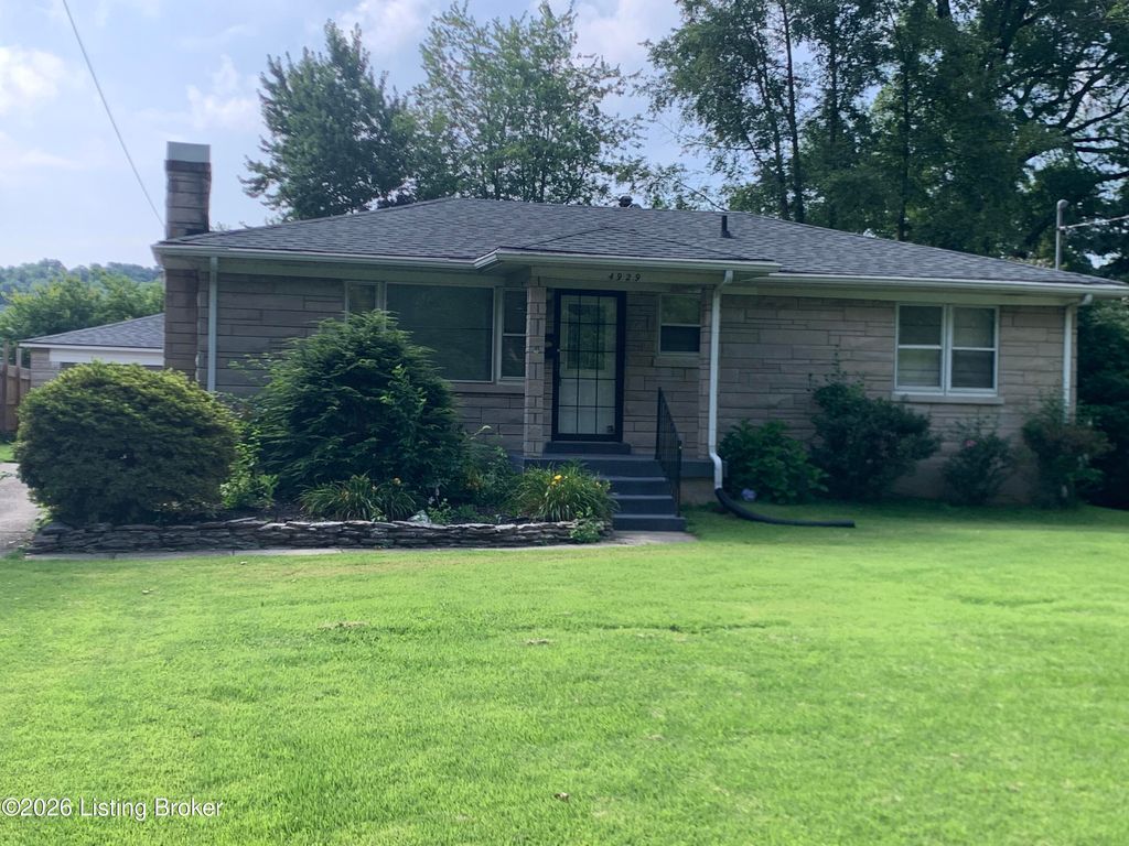 Photo of 4929 Fielding Way, Louisville, KY 40216 (MLS # 1721598)