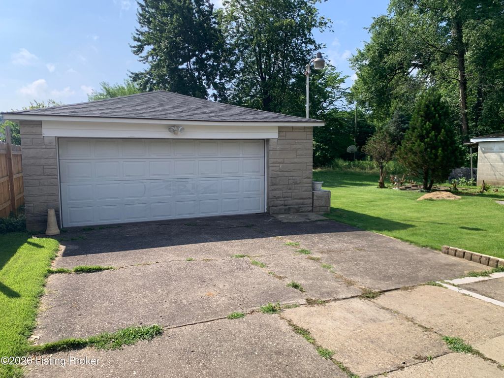 Photo of 4929 Fielding Way, Louisville, KY 40216 (MLS # 1721598)