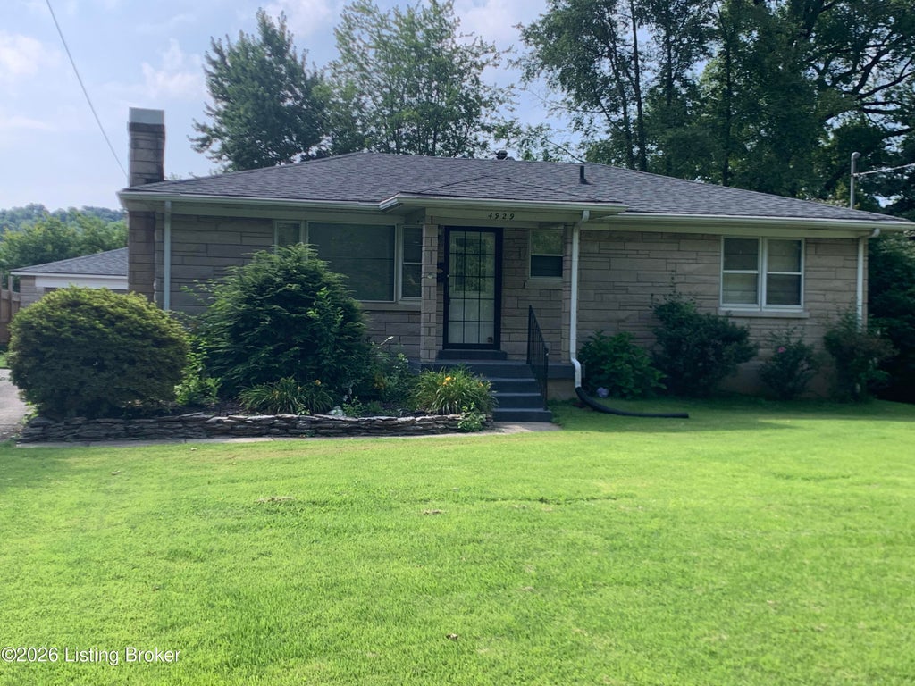 Photo of 4929 Fielding Way, Louisville, KY 40216 (MLS # 1721598)