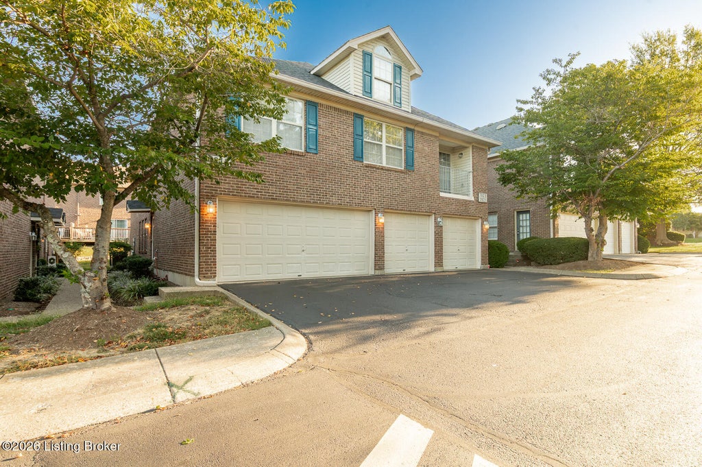 Photo of 7921 Grand Cascade Dr, Louisville, KY 40228 (MLS # 1729152)