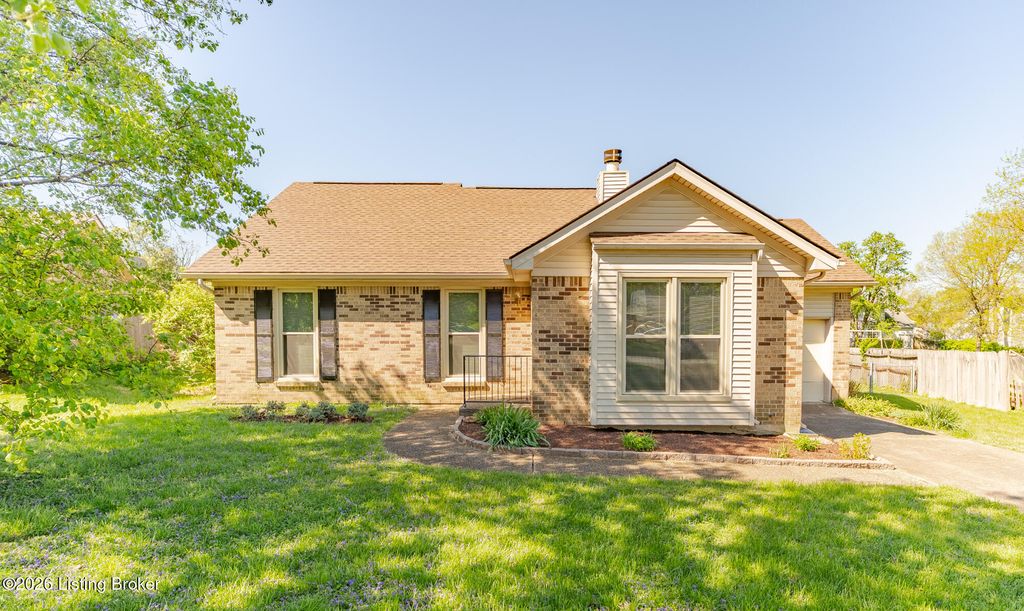 Photo of 8906 Kaprun Ct, Louisville, KY 40220 (MLS # 1714254)