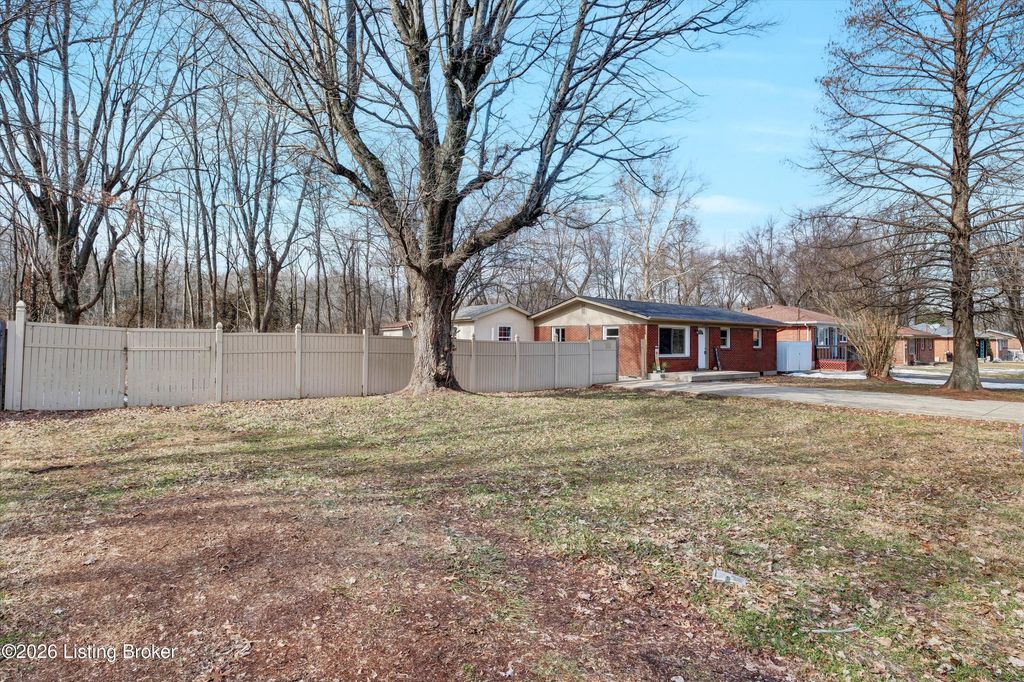 Photo of 11204 Blue Lick Rd, Louisville, KY 40229 (MLS # 1709389)