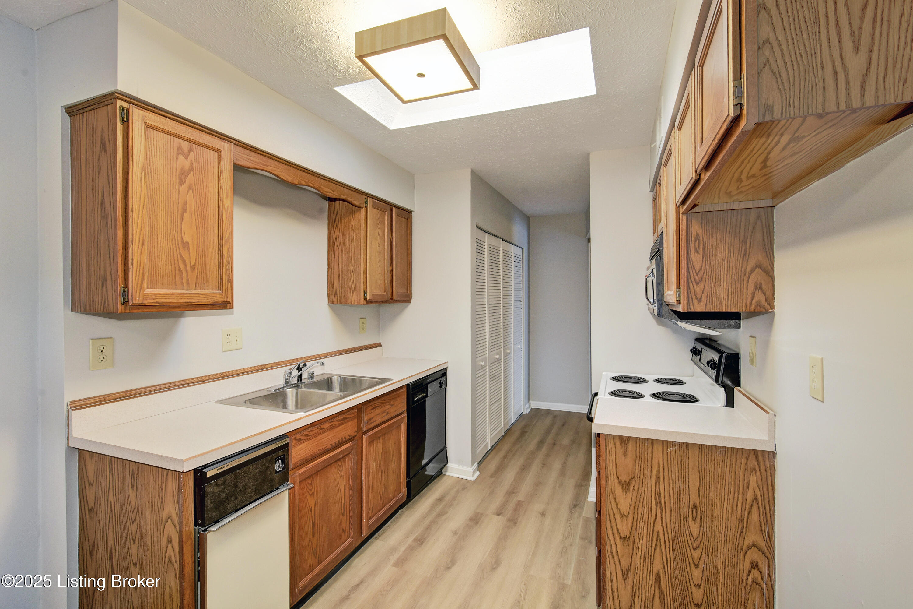 3014 Groveview Ct, Louisville, Kentucky image 7