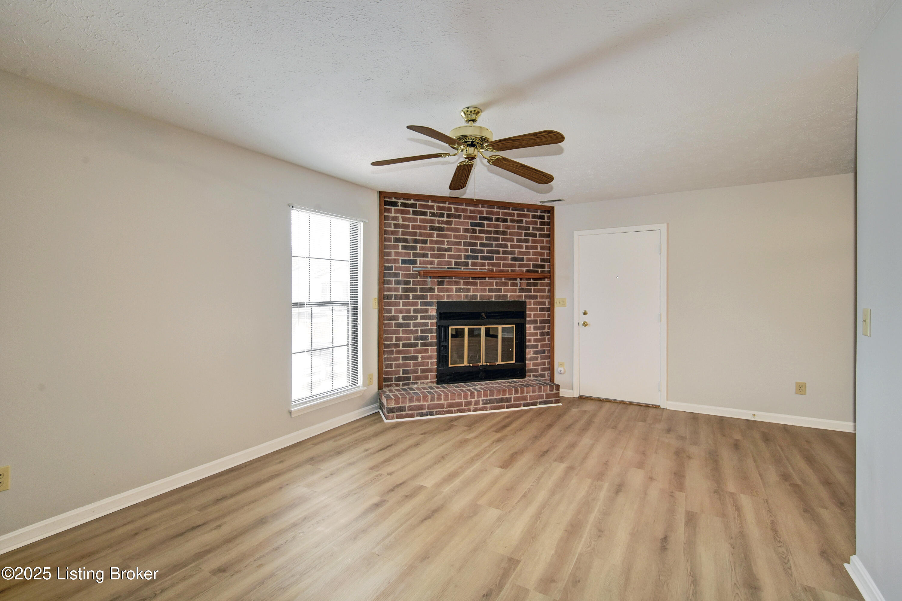 3014 Groveview Ct, Louisville, Kentucky image 4