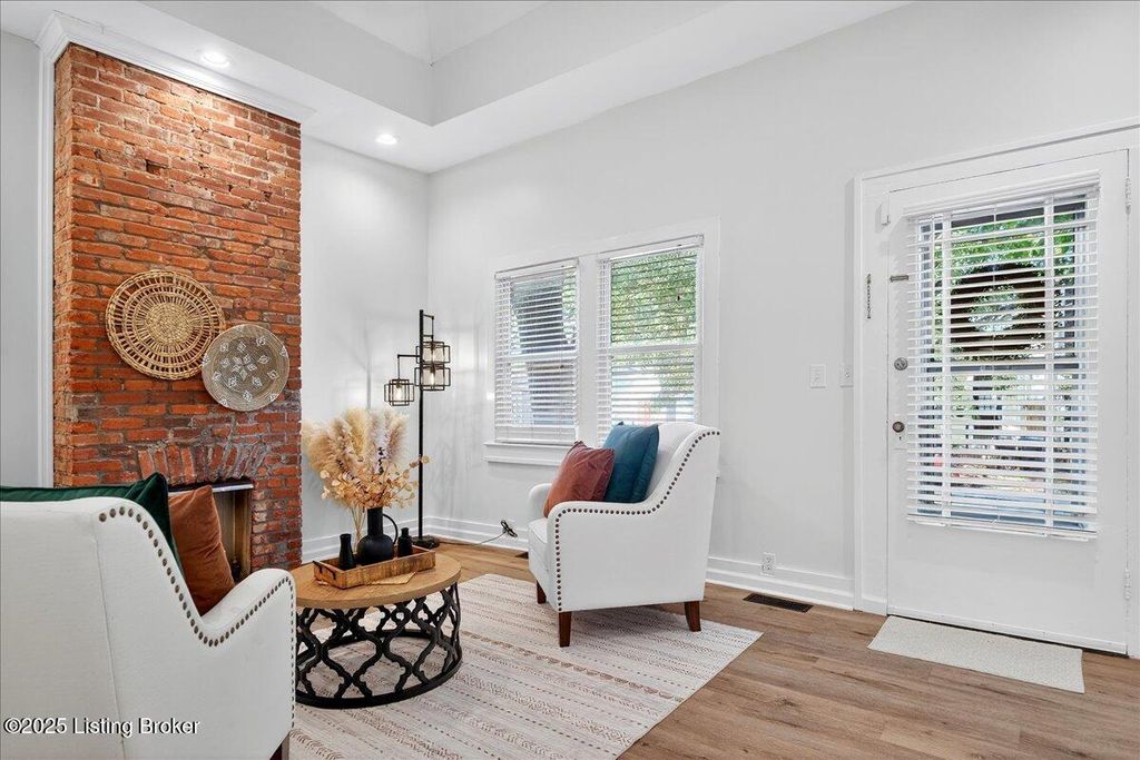 Photo of 1234 Hull St, Louisville, KY 40204 (MLS # 1709697)