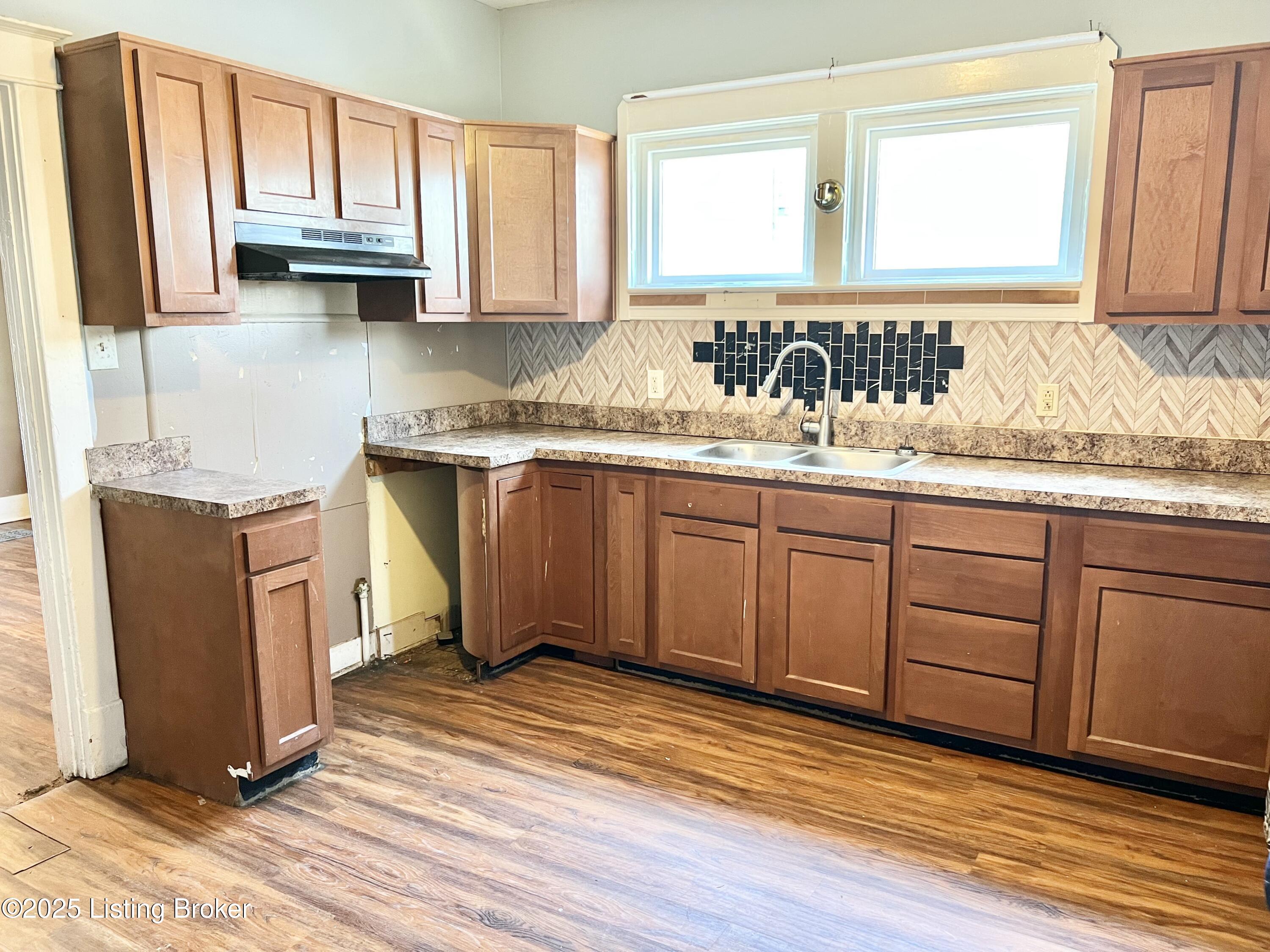 3519 River Park Dr, Louisville, Kentucky image 5