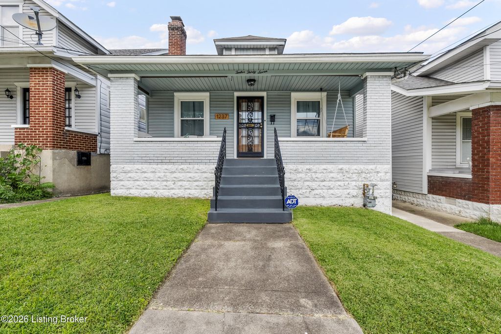 Photo of 1237 Lydia St, Louisville, KY 40217 (MLS # 1721457)
