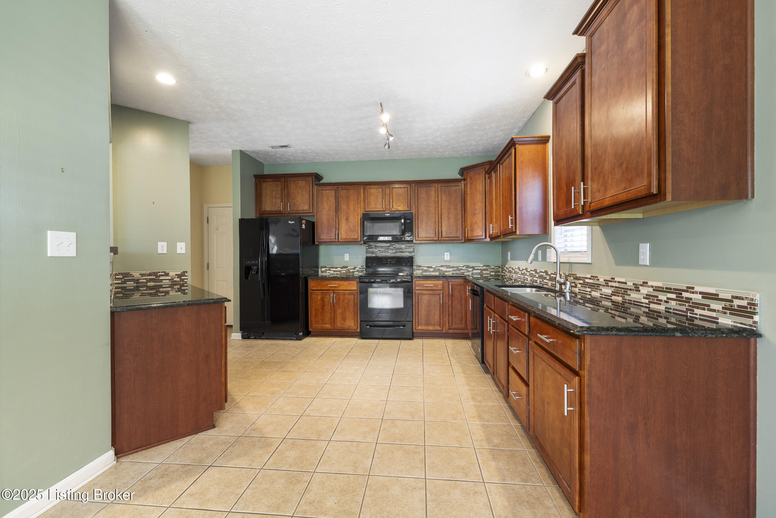 8811 Eli Dr, Louisville, Pennsylvania image 11