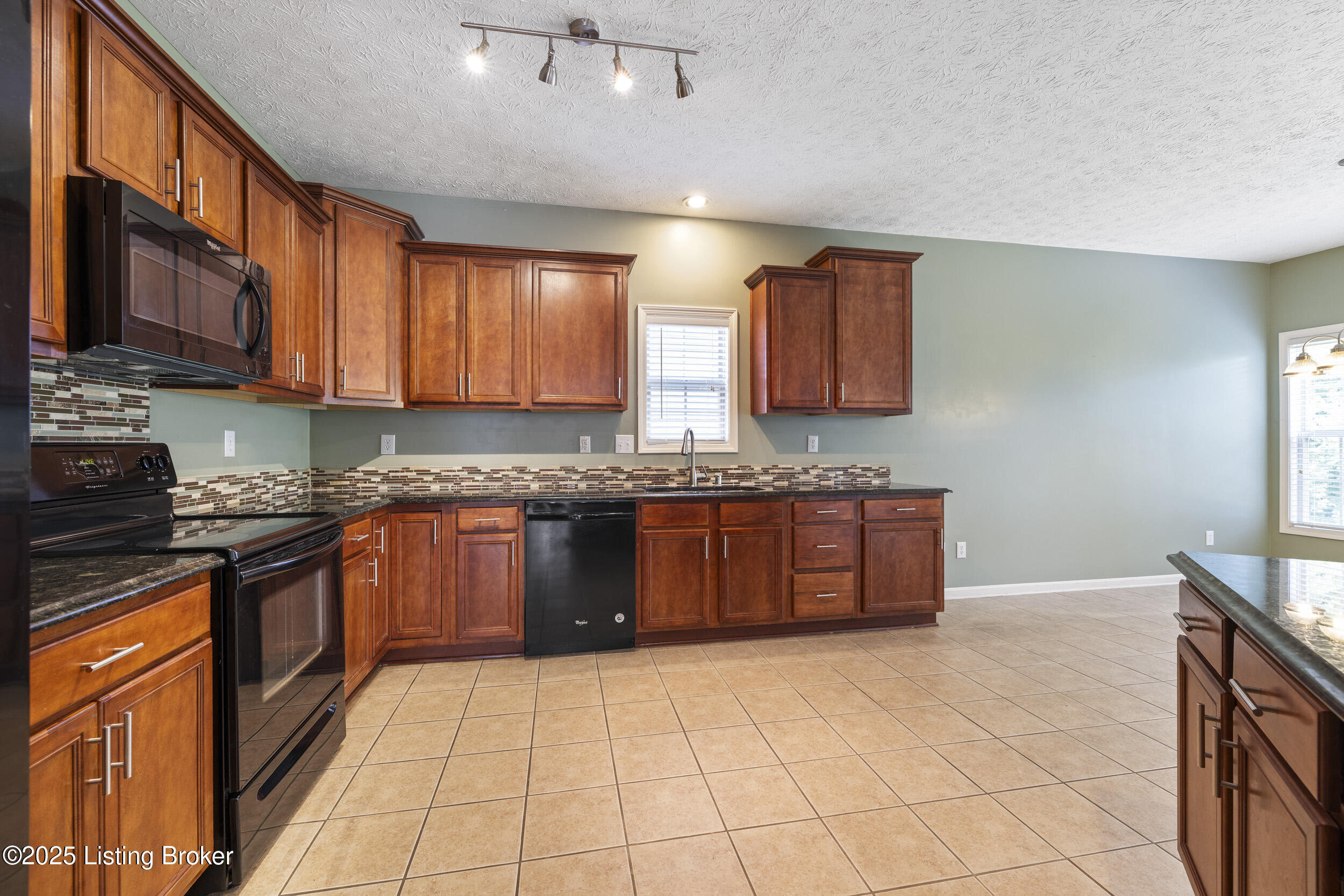 8811 Eli Dr, Louisville, Pennsylvania image 12