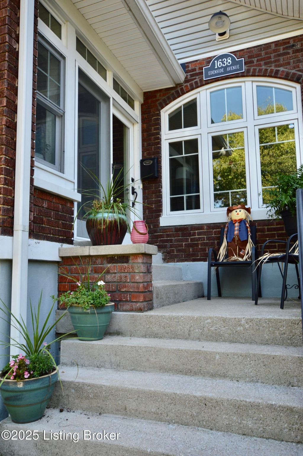 Photo of 1638 Edenside Ave, Louisville, KY 40204 (MLS # 1703555)