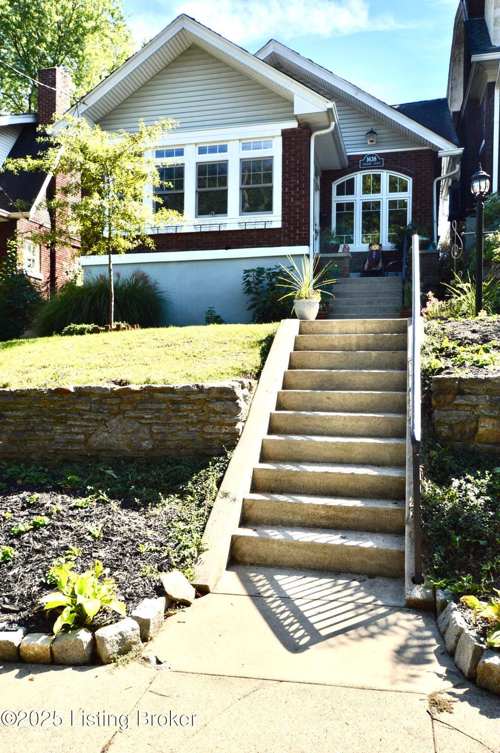 Photo of 1638 Edenside Ave, Louisville, KY 40204 (MLS # 1703555)