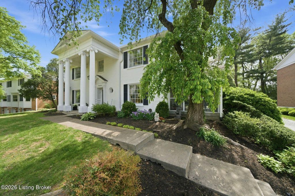 Photo of 28 Gardiner Ct, Louisville, KY 40205 (MLS # 1714775)