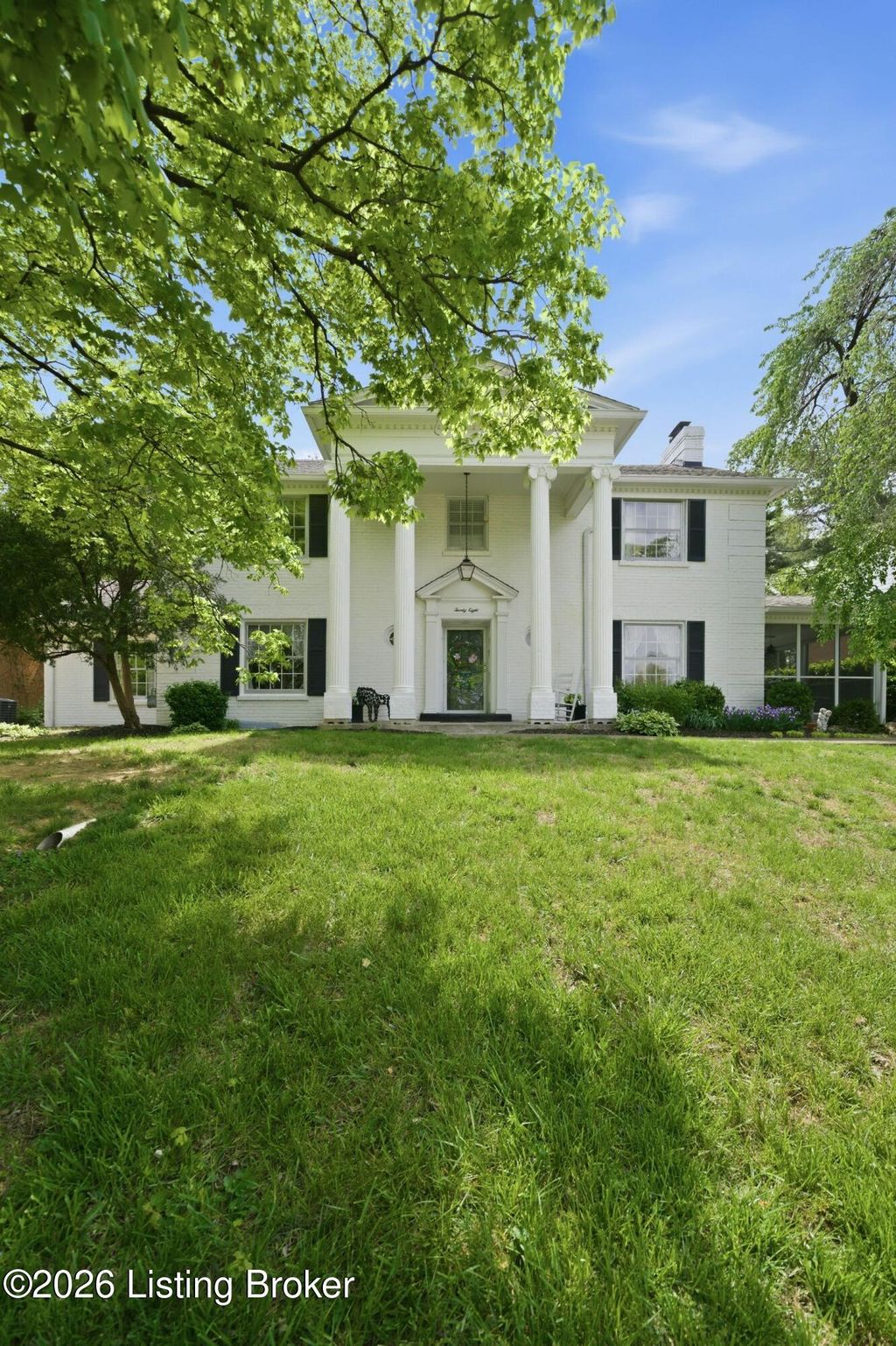 Photo of 28 Gardiner Ct, Louisville, KY 40205 (MLS # 1714775)