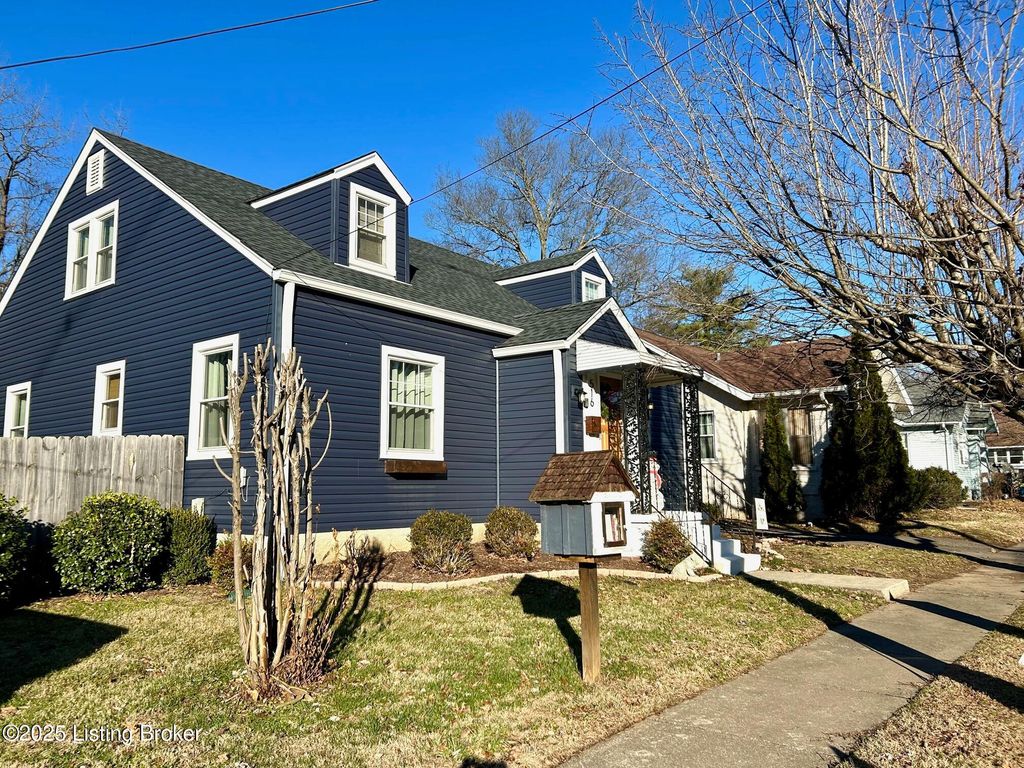 Photo of 516 Plainview Ave, Shelbyville, KY 40065 (MLS # 1704975)