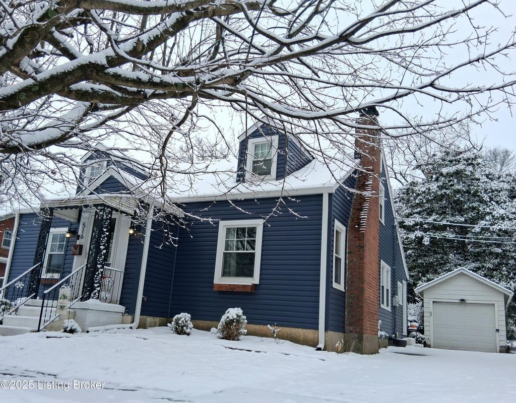 Photo of 516 Plainview Ave, Shelbyville, KY 40065 (MLS # 1704975)