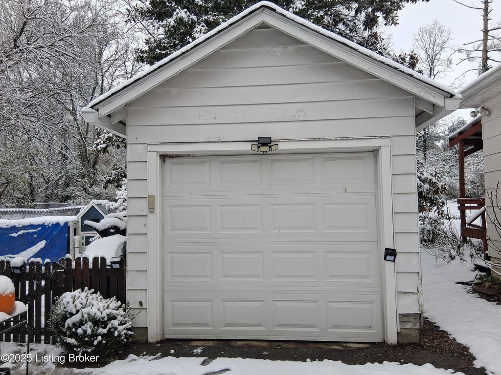 Photo of 516 Plainview Ave, Shelbyville, KY 40065 (MLS # 1704975)