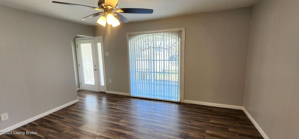 Photo of 13331 Horncastle Way, Louisville, KY 40272 (MLS # 1715945)