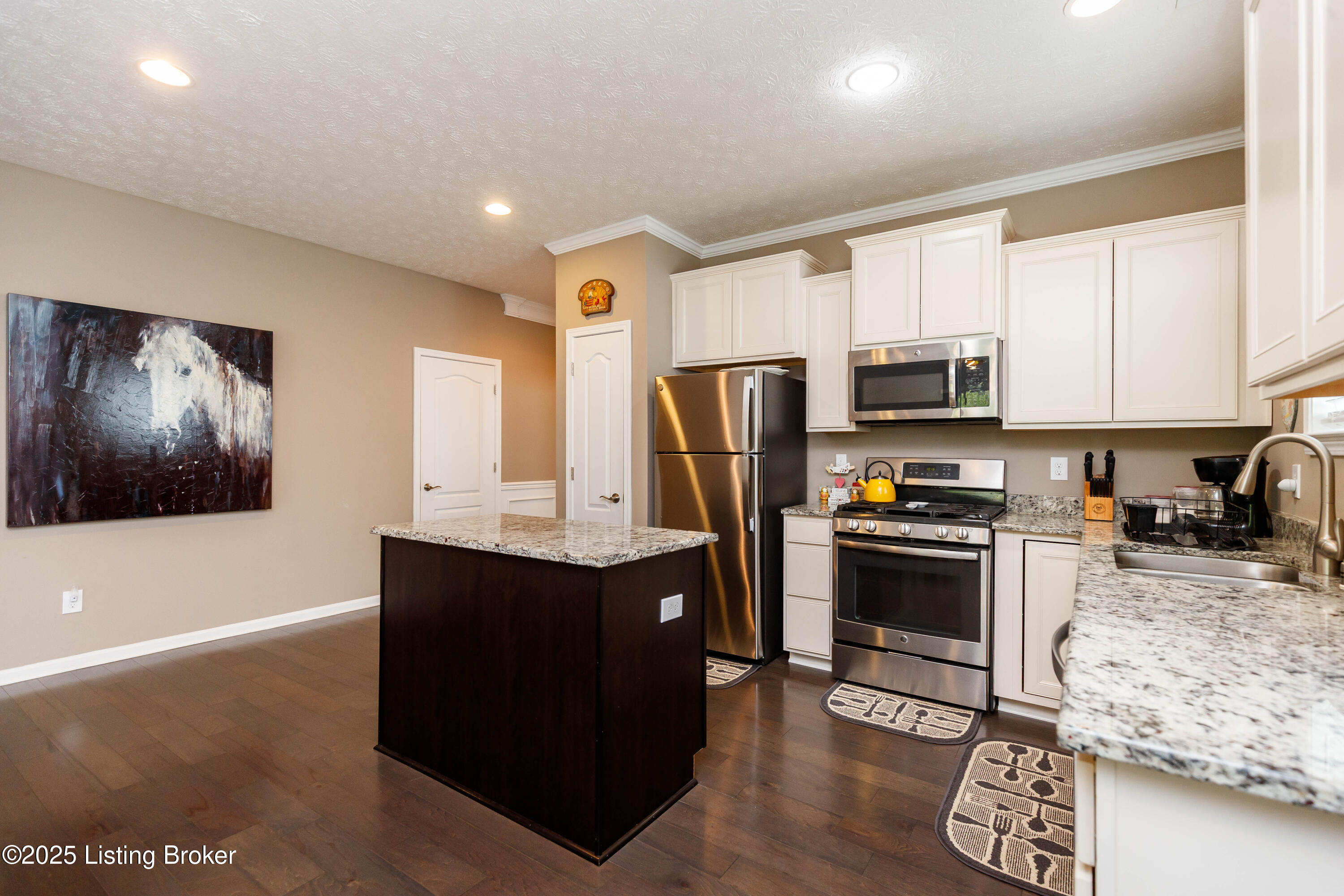 6802 Beckingham Blvd, Louisville, Pennsylvania image 3