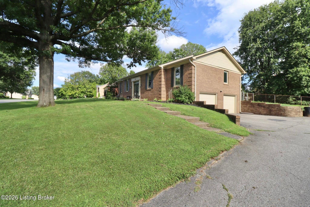 Photo of 4305 Windy Oaks Rd, Louisville, KY 40241 (MLS # 1726934)