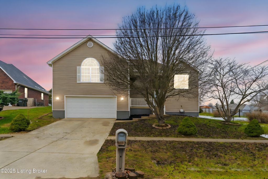 Photo of 219 Meadowlake Dr, Radcliff, KY 40160 (MLS # 1705590)