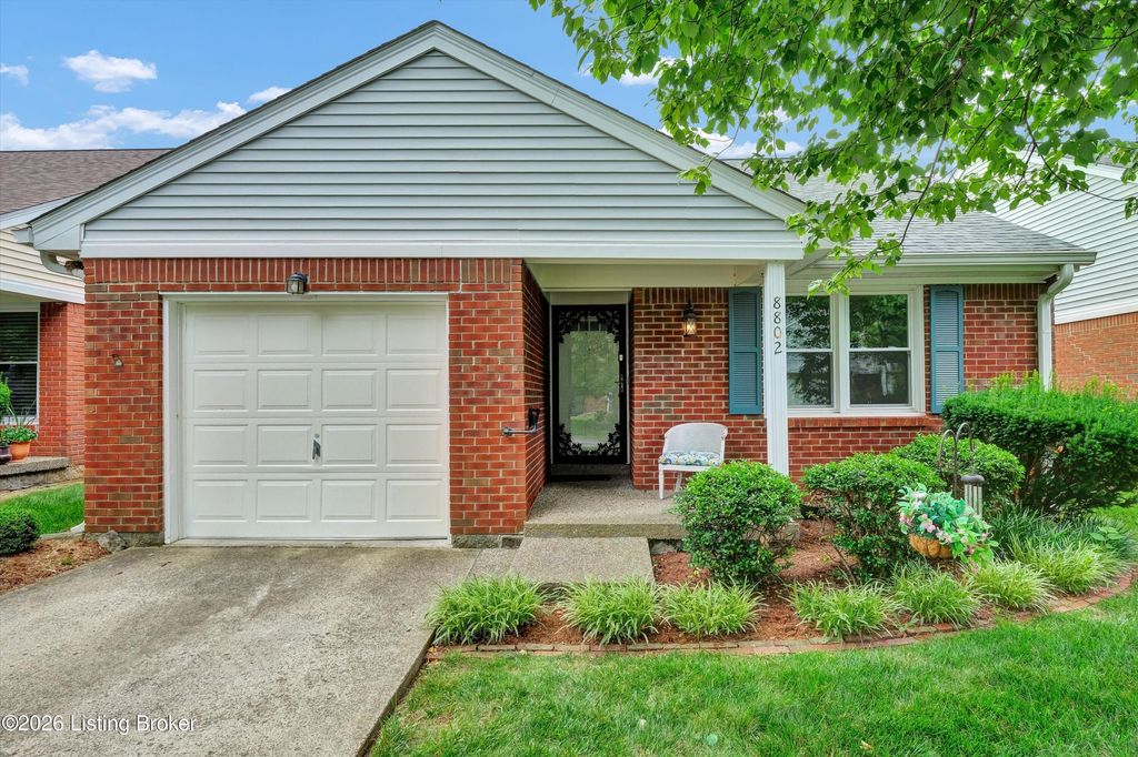Photo of 8802 Doe Run Ct, Louisville, KY 40242 (MLS # 1723913)