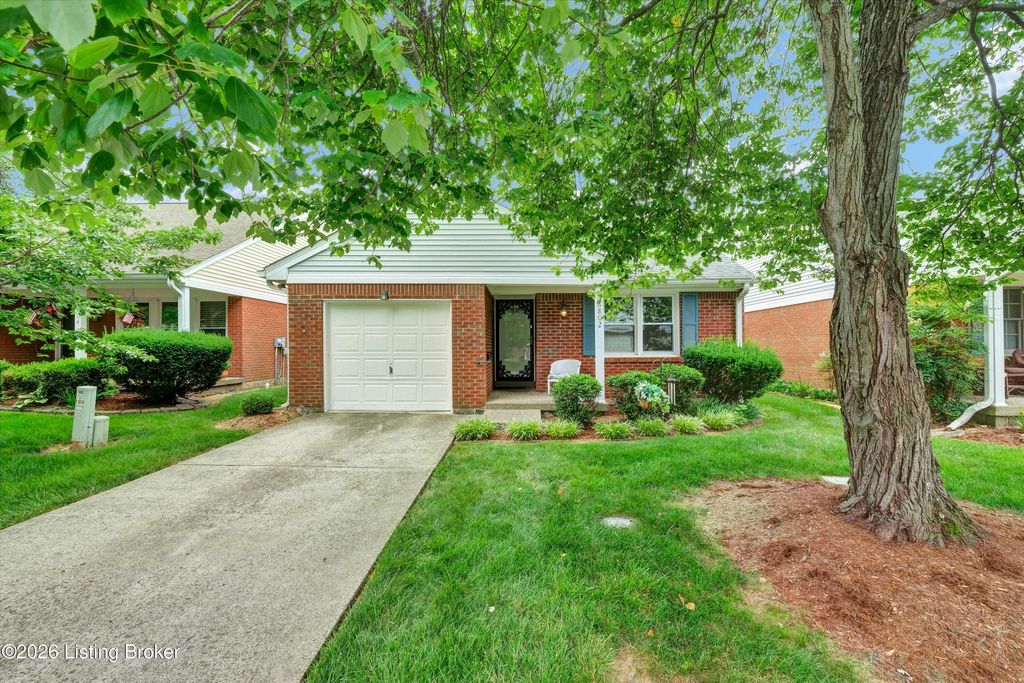 Photo of 8802 Doe Run Ct, Louisville, KY 40242 (MLS # 1723913)