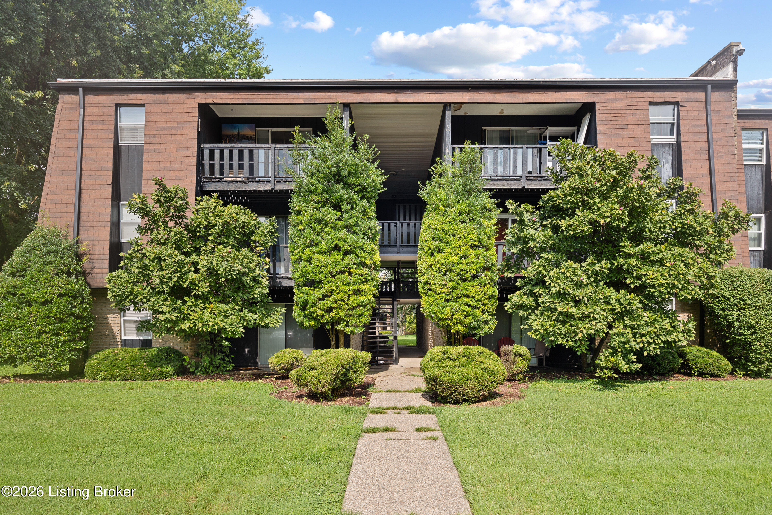Photo 1 of 22 — 3508 Lodge Ln 123, Louisville, KY 40218