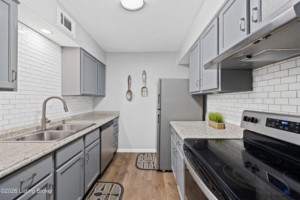 Photo of 3508 Lodge Ln #123, Louisville, KY 40218 (MLS # 1723138)