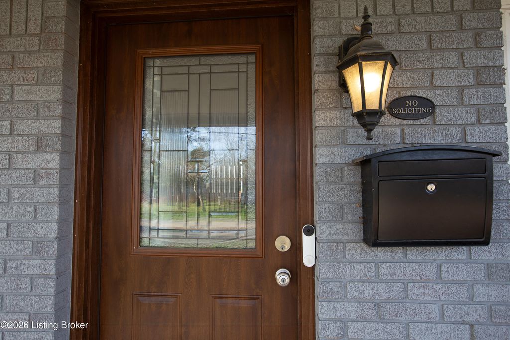 Photo of 2005 Upper Hunters Trace, Louisville, KY 40216 (MLS # 1711498)