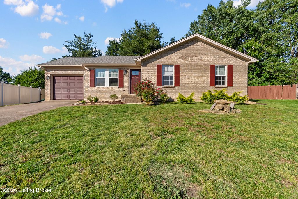 Photo of 10817 Dorton Dr, Louisville, KY 40272 (MLS # 1717594)
