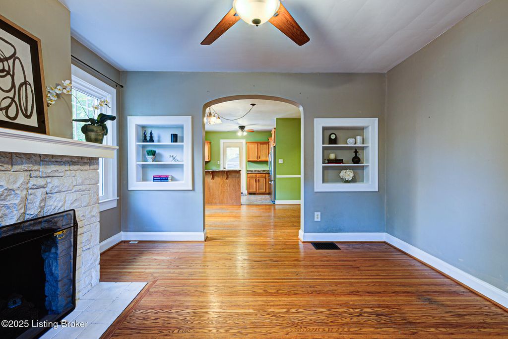 Photo of 419 Iola Rd, Louisville, KY 40207 (MLS # 1716174)