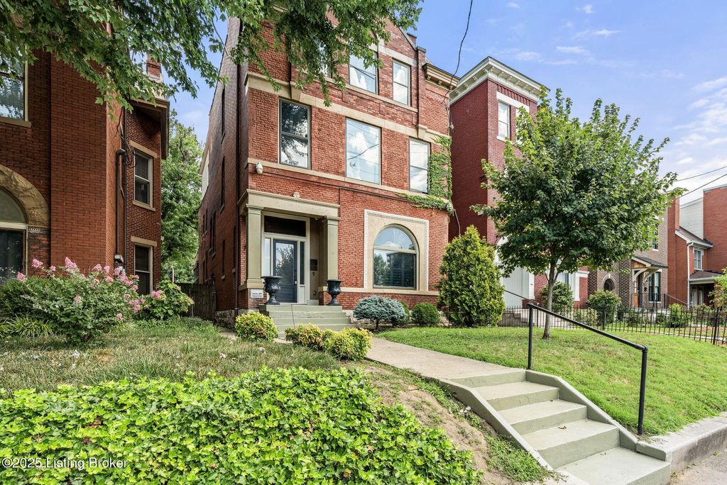 Photo of 1127 S 2nd St, Louisville, KY 40203 (MLS # 1692232)