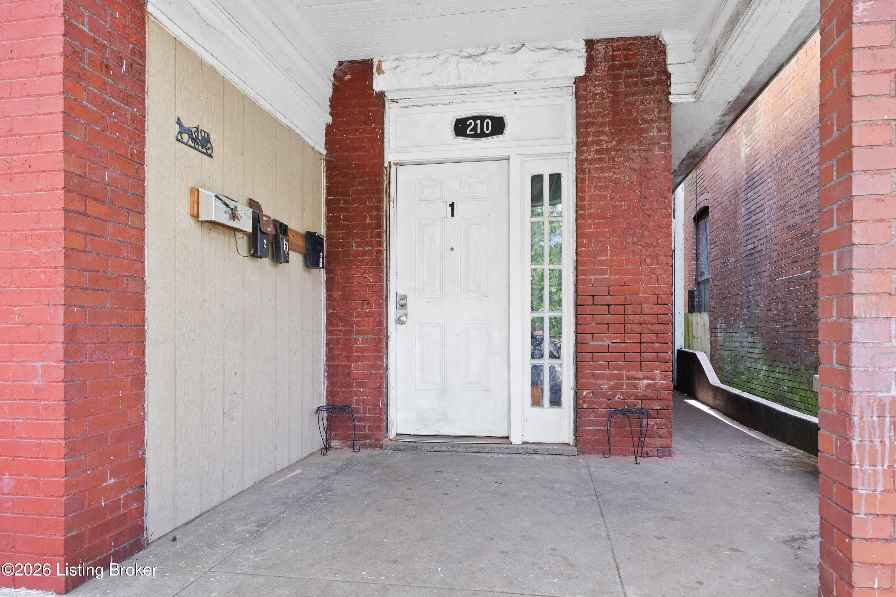 210 E Ormsby Ave