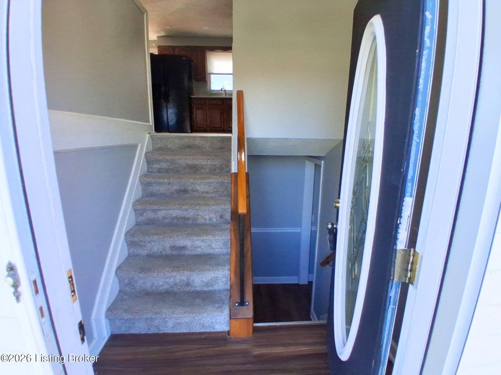 Photo of 4608 Mud Ln, Louisville, KY 40229 (MLS # 1711894)