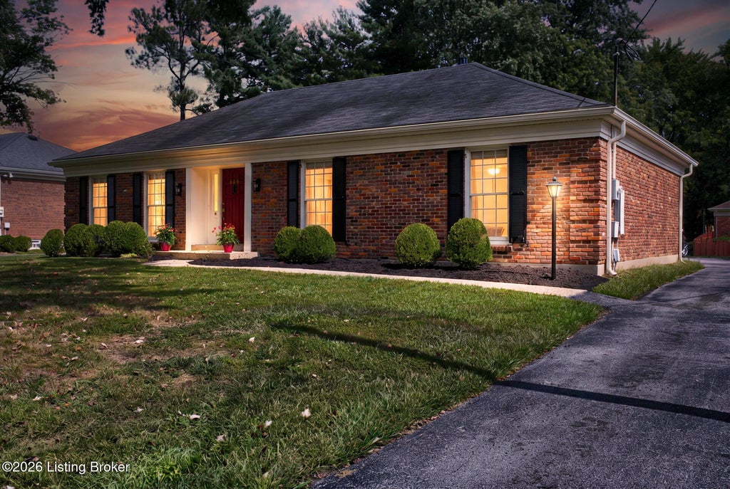 Photo of 225 Moser Rd, Louisville, KY 40223 (MLS # 1728994)
