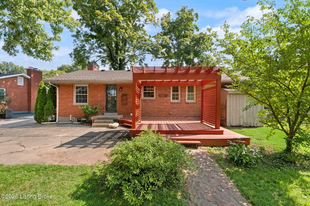 Photo of 808 Stivers Rd, Louisville, KY 40207 (MLS # 1728185)