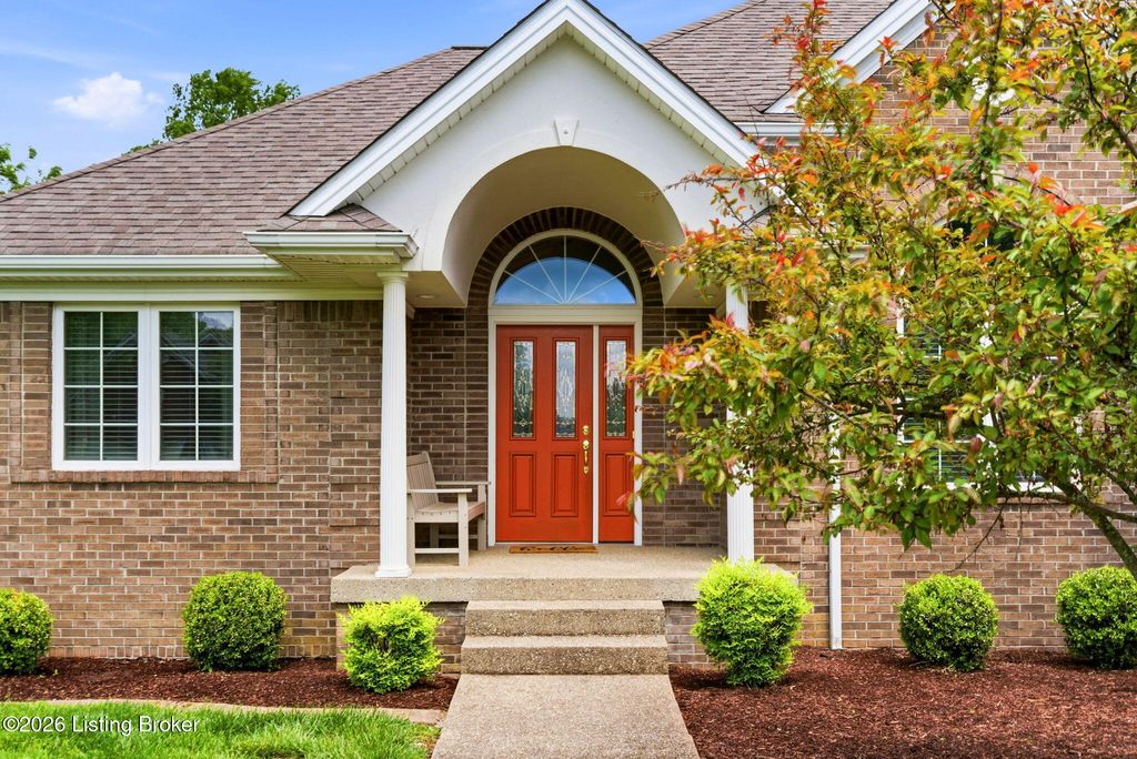Photo of 1513 Mahogany Run Dr, La Grange, KY 40031 (MLS # 1716192)