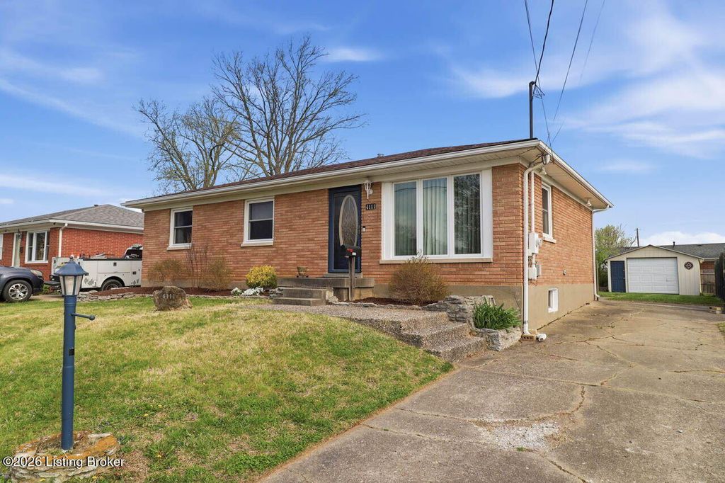 Photo of 4111 Caven Ct, Louisville, KY 40229 (MLS # 1713071)