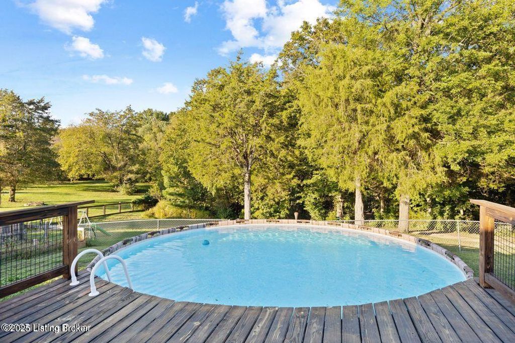 Photo of 887 Floyds Fork Dr, Shepherdsville, KY 40165 (MLS # 1701590)