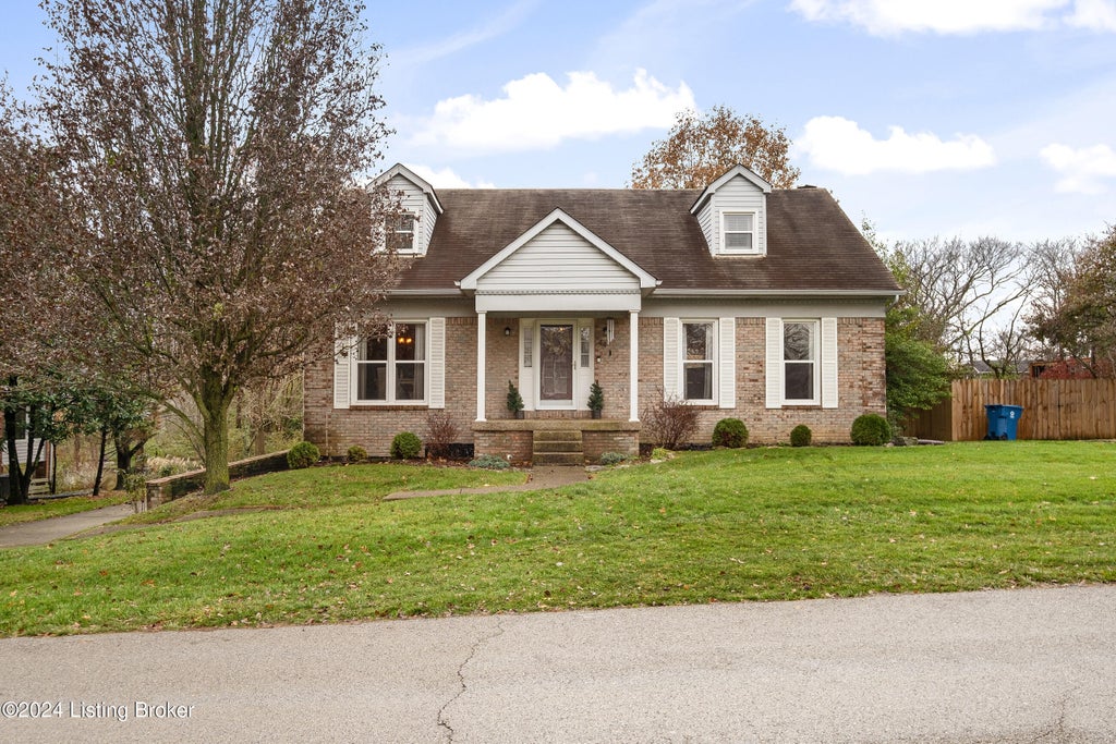Photo of 44 Cherokee Dr, Shelbyville, KY 40065 (MLS # 1730042)