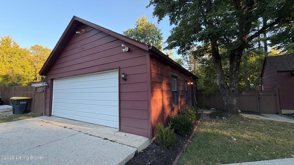Photo of 8917 Beulah Church Rd, Louisville, KY 40291 (MLS # 1733217)
